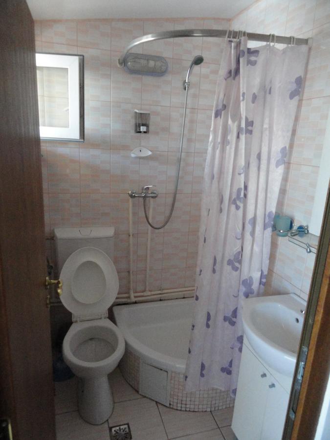 Pensiune Restaurant Avangarde Питешти Экстерьер фото